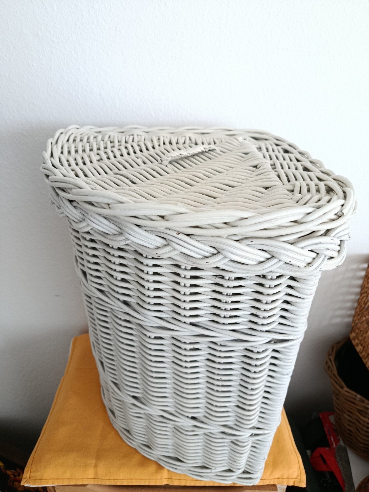 Panier d'angle EN OSIER BLANC h.46cm, Ophalen, Riet, Mand