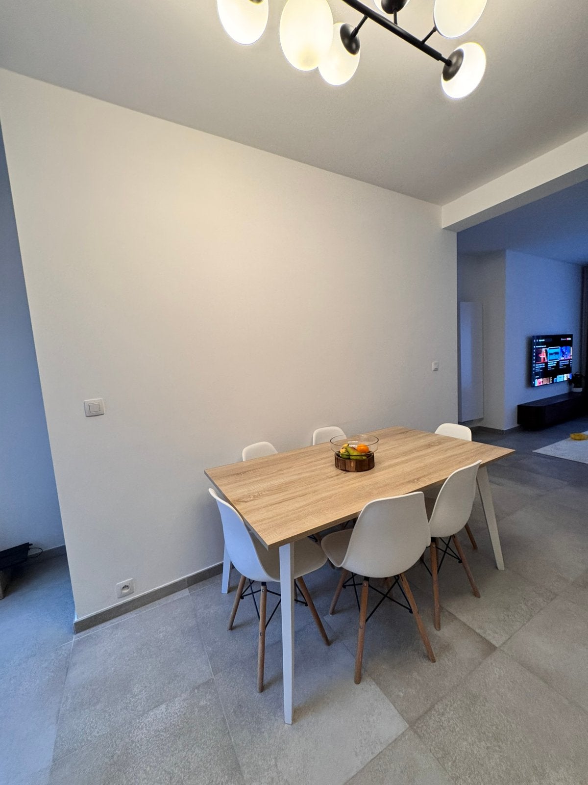 Table avec chaises à vendre, Articles professionnels, Immobilier d'entreprise