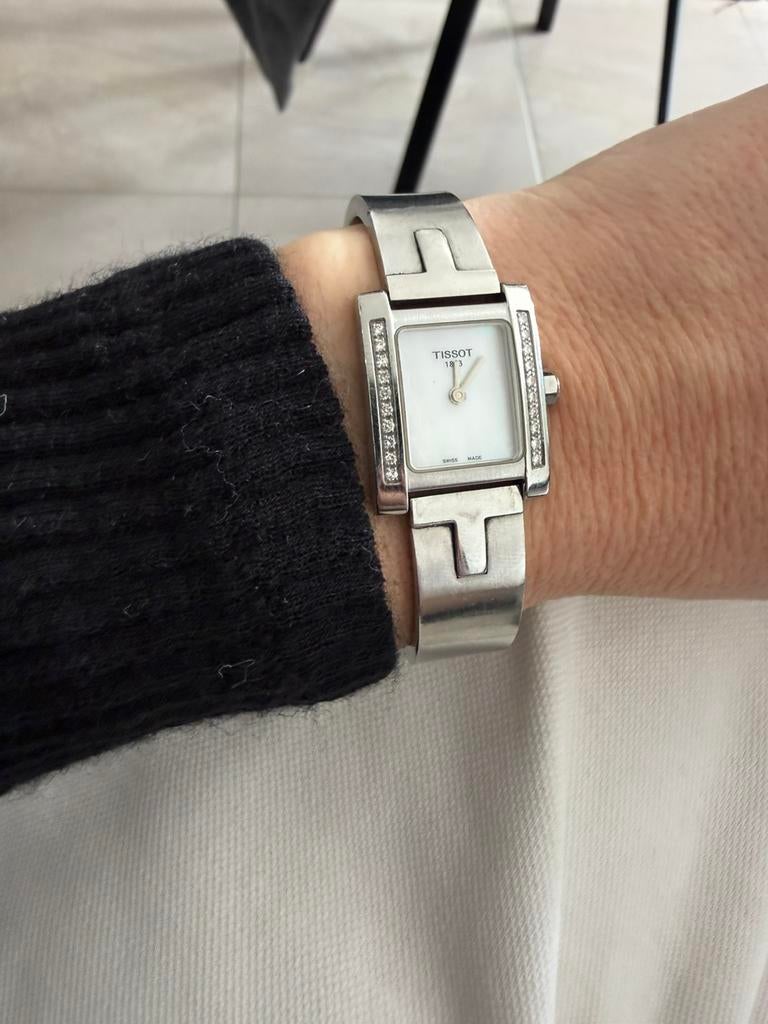 Tissot dameshorloge – diamanten & parelmoer (ref. L951K), Handtassen en Accessoires, Horloges | Dames, Gebruikt, Polshorloge, Overige merken