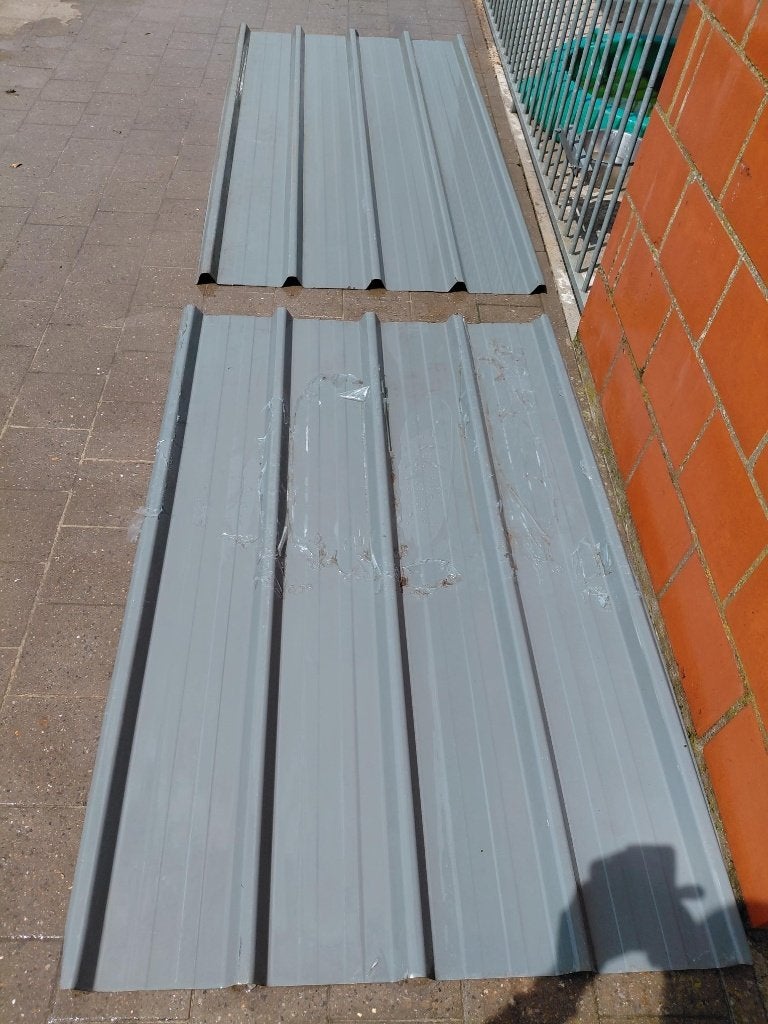 2 NIEUWE GRIJZE DAK-OF WANDPLATEN NAGELNIEUW!!, Doe-het-zelf en Bouw, Ophalen, Nieuw, Overige materialen, Minder dan 20 mm
