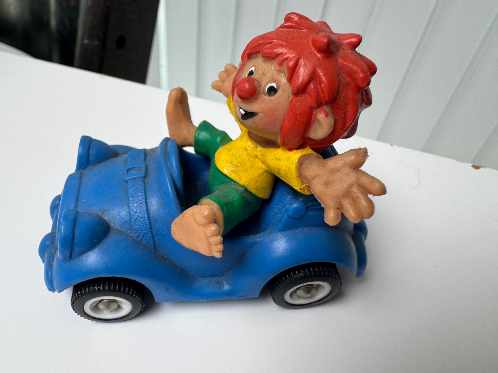 Pumuckl in blauwe auto, Ophalen of Verzenden, Zo goed als nieuw