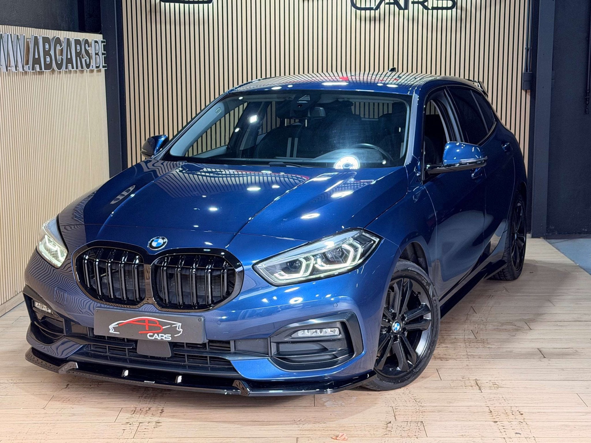BMW 1 Serie 118 iA * PACK SPORT - LOOK M * GARANTIE 12 MOIS, 100 kW, https://public.car-pass.be/vhr/02e8adde-e9af-4f36-969b-e6256269b2e2