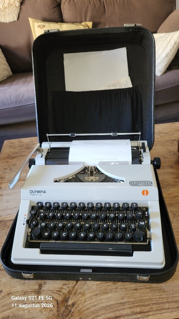 Machine à écrire rétro Olympia, Enlèvement ou Envoi, Comme neuf