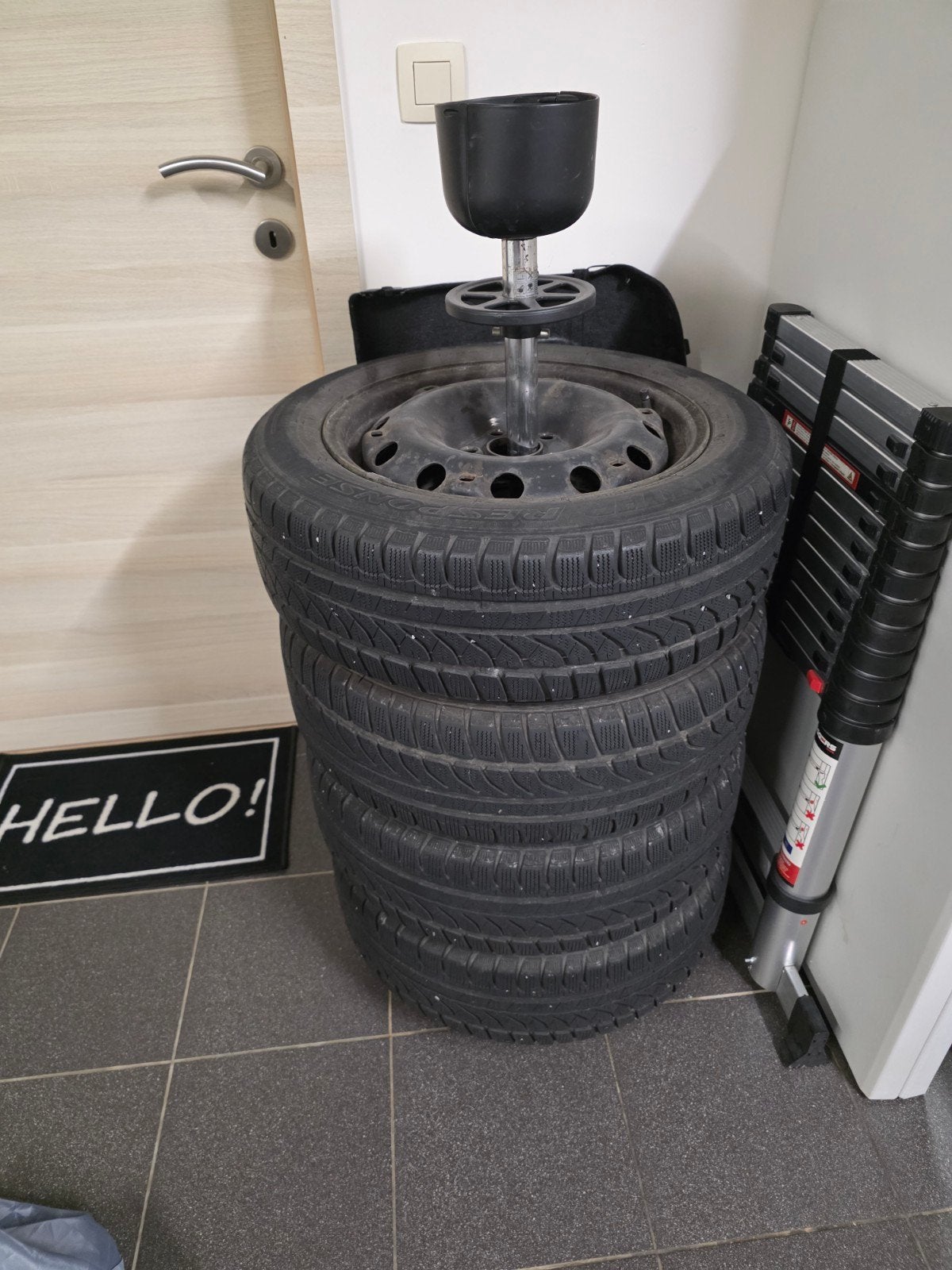 Pneus d'hiver sur jante en aluminium 185/60R15 à vendre, Enlèvement