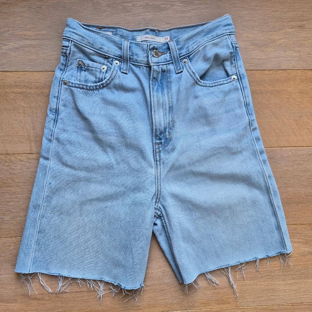 Jeans short Levi's, W23, Kleding | Dames, Spijkerbroeken en Jeans, Blauw, Ophalen of Verzenden, W27 (confectie 34) of kleiner