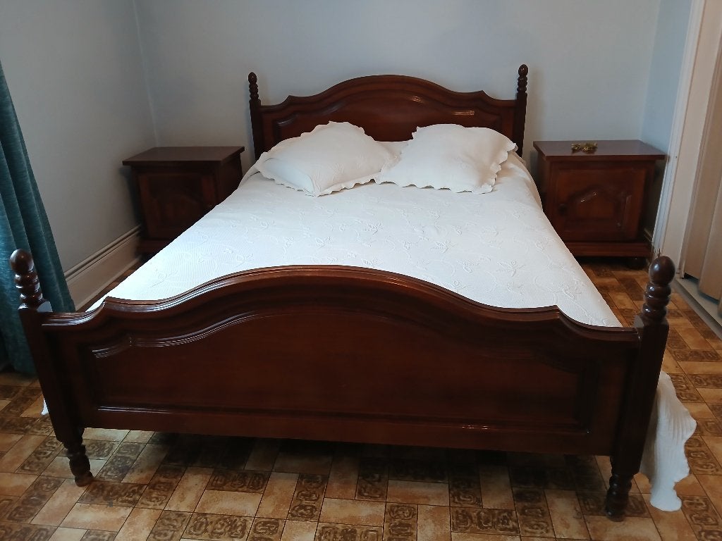 Chambre à coucher merisier /lit 1,40m +2 chevets +armoire 5p, Maison & Meubles, Enlèvement, Comme neuf, Deux personnes, Louis Philippe