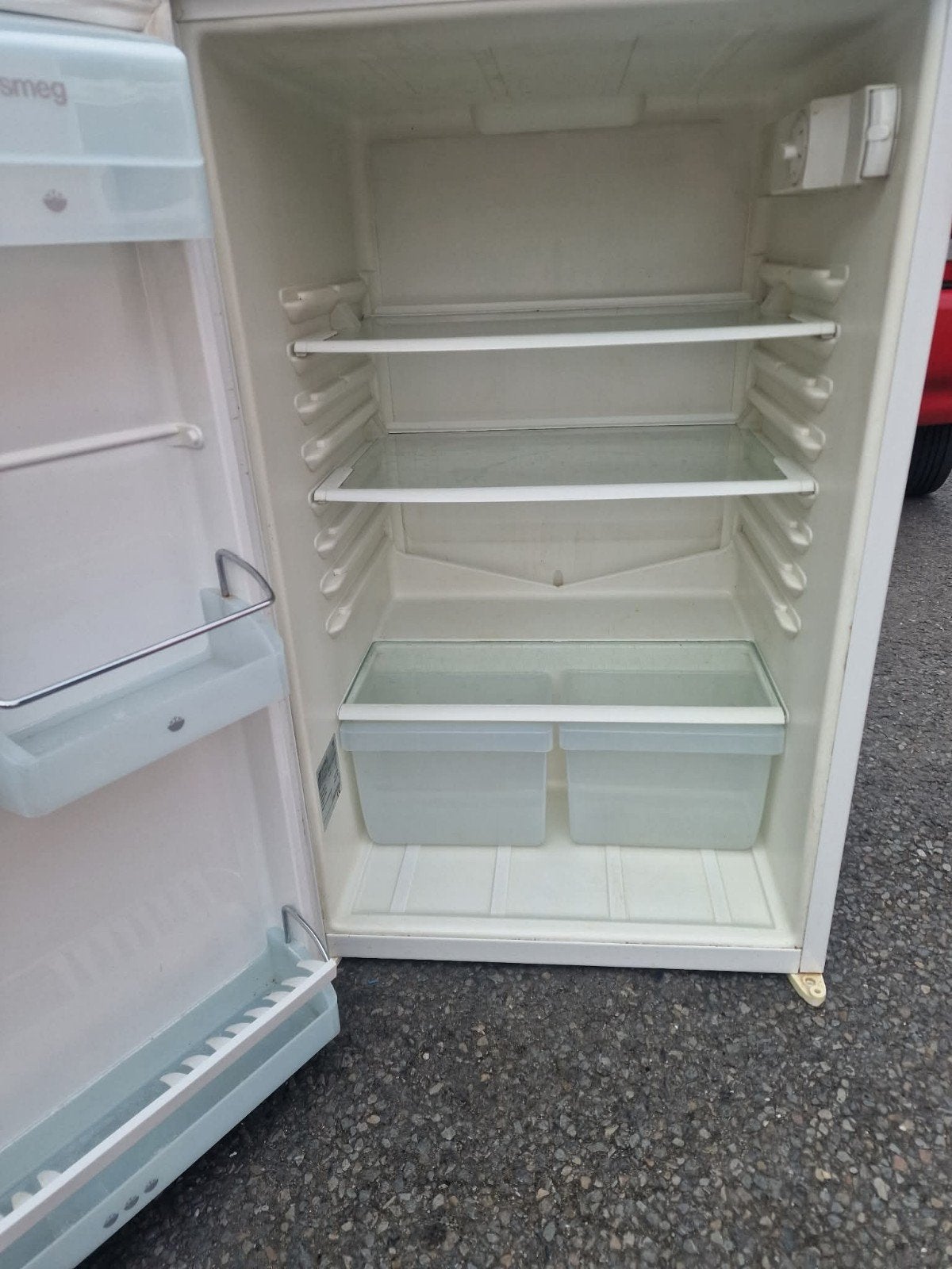 frigo table smeg fonctionne parfaitement classe A, Classe énergétique A ou plus économe, 85 à 120 cm, Sans bac à congélation, Enlèvement