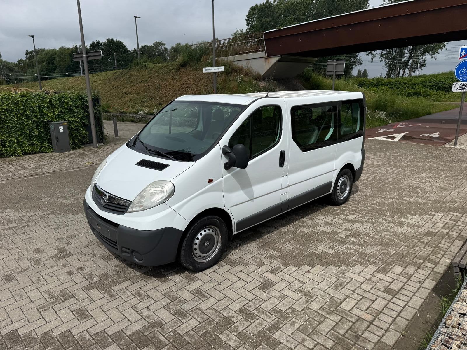 OPEL VIVARO 2.0TDCI 2014 80000KM AIRCO KEURING 9 ZITPLAATSEN, Auto's, Voorwielaandrijving, Euro 5, Vivaro, Wit