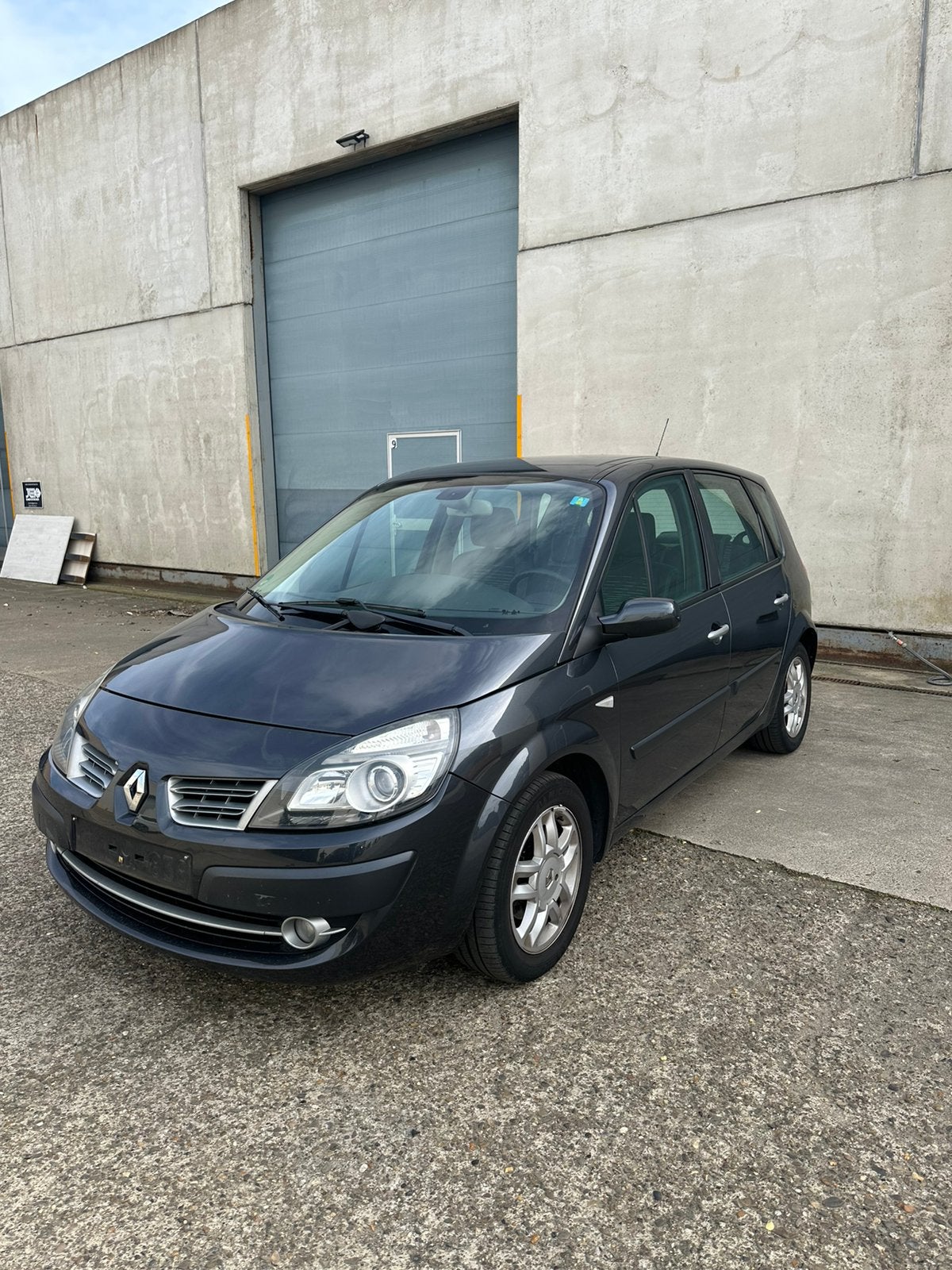 Renault Scenic Scenic 1.5 dCi Privilege EXPORTATION/COMMERCE, Argent ou Gris, Achat, Entreprise, Boîte manuelle