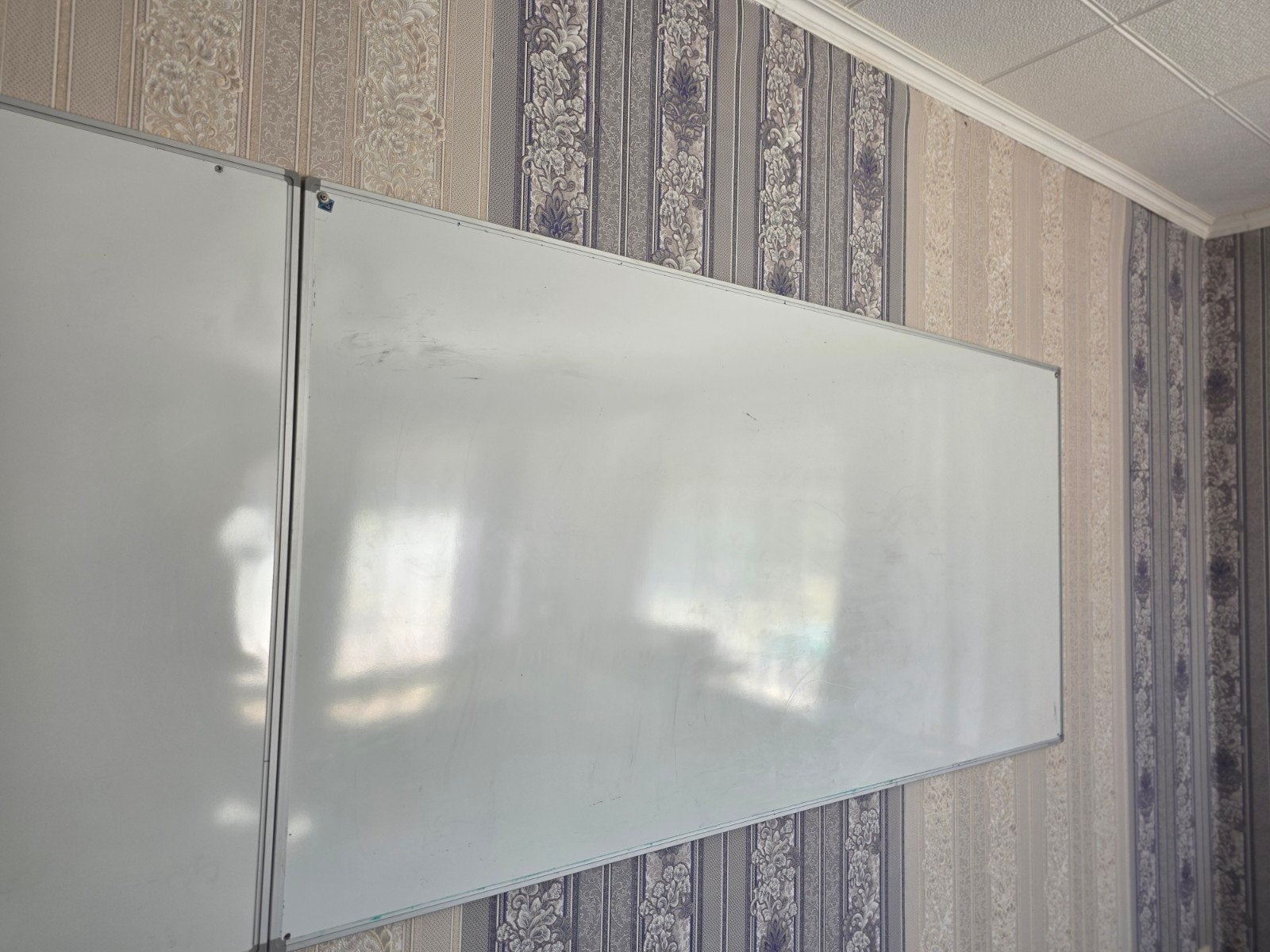 Te koop  2 grote magnetische whiteboards 200  100 cm t, Huis en Inrichting, Bureaus, Ophalen
