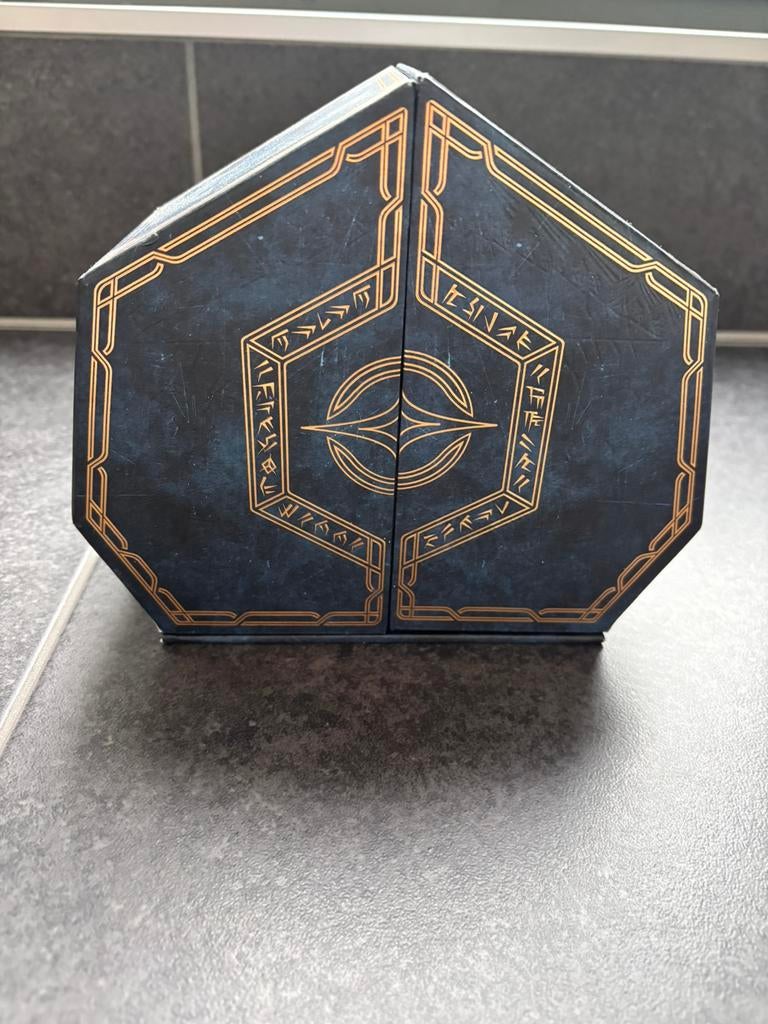 Tomorrowland treasure case 2025, Verzamelen, Ophalen, Zo goed als nieuw