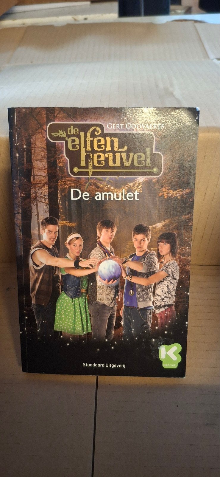 Boek: de elfenheuvel: De amulet, Ophalen of Verzenden, Nieuw