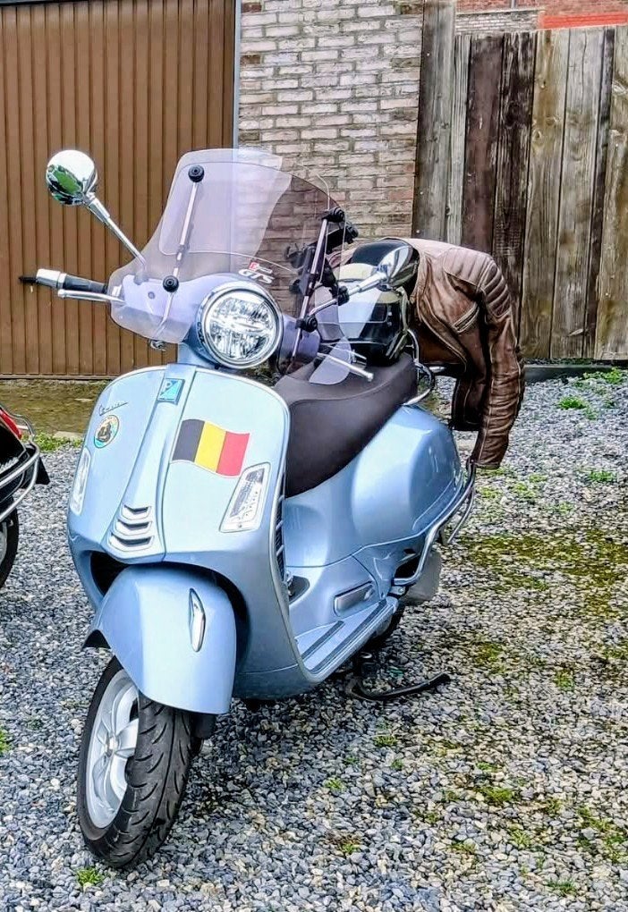 Vespa GTS 300 Touring (2020) - Glossy Blue, Autres modèles, 300 cm³, Comme neuf, Enlèvement