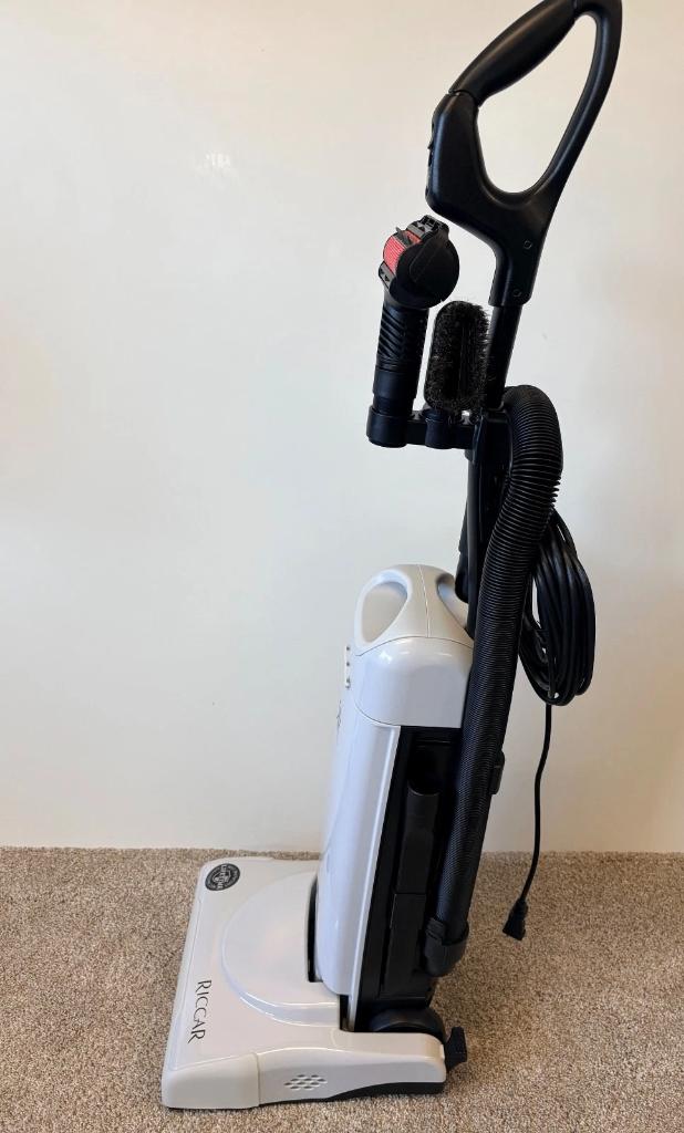 Aspirateur à air pur Riccar R27P, Electroménager, 1600 à 2000 watts, Enlèvement ou Envoi, Accessoires inclus, Utilisé