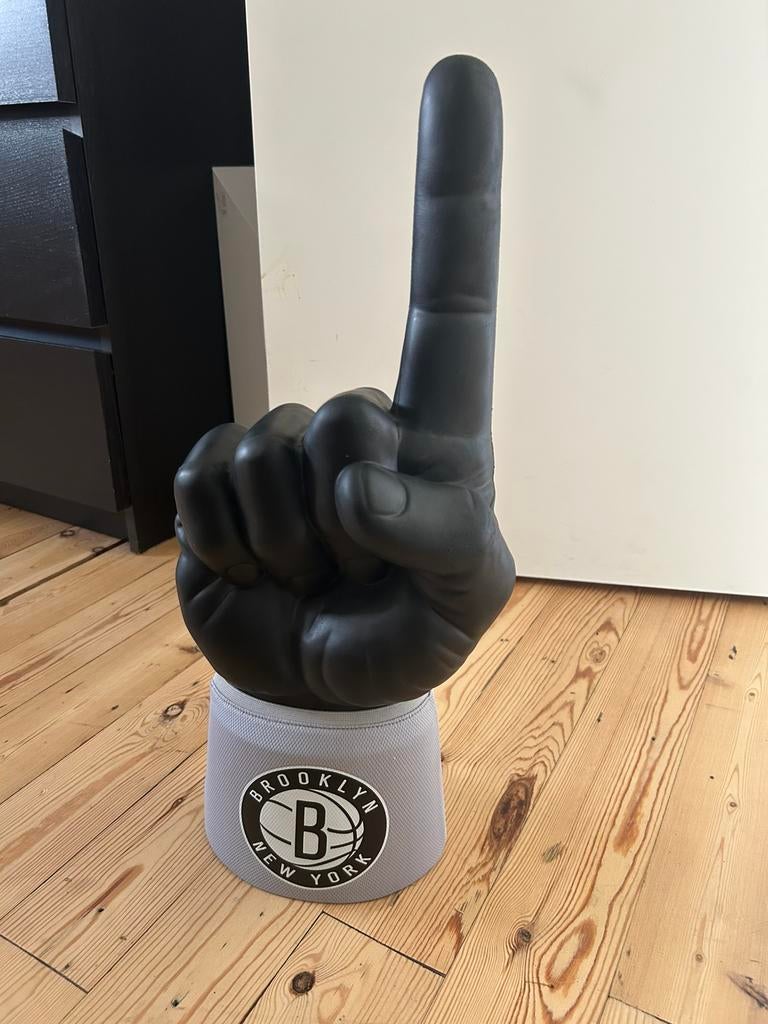 Origineel cheer hand Brooklyn Nets - New York Basketbal, Sports & Fitness, Basket, Enlèvement, Comme neuf, Autres types
