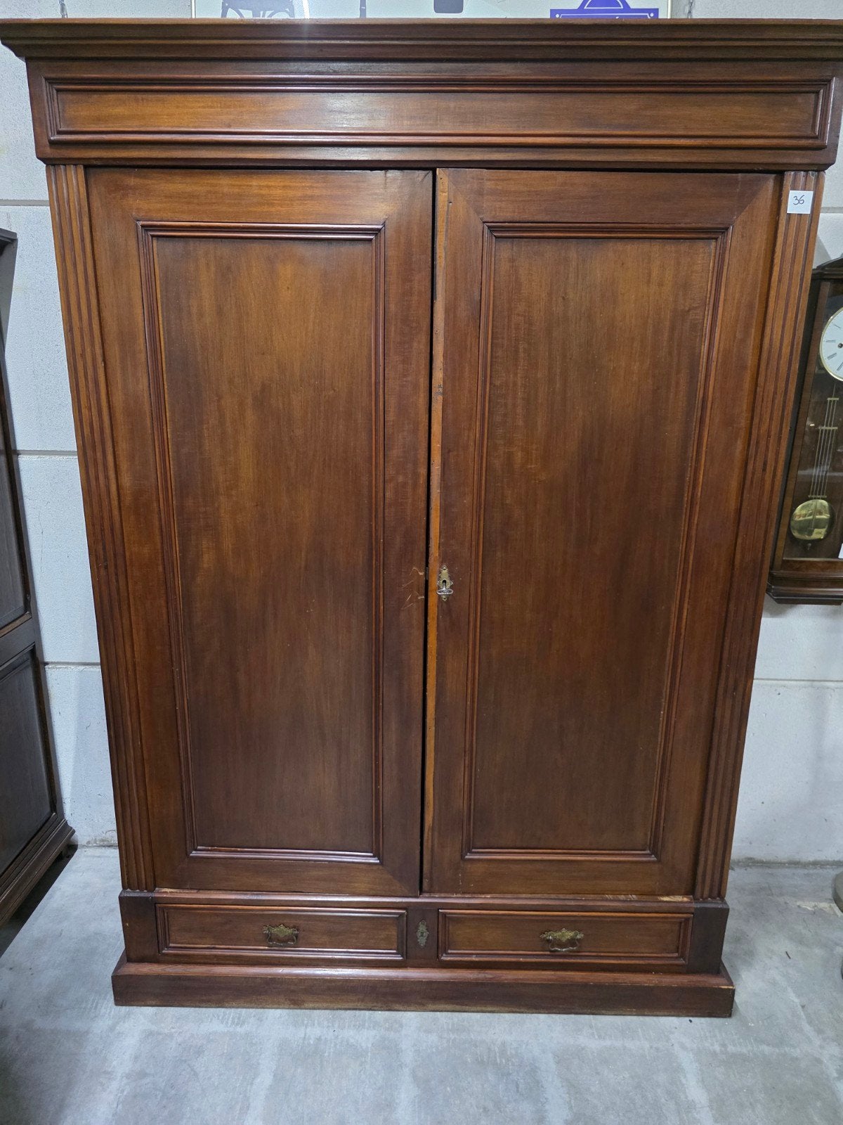 Klassieke halkast of vestiairekast in massief hout met een s, Ophalen