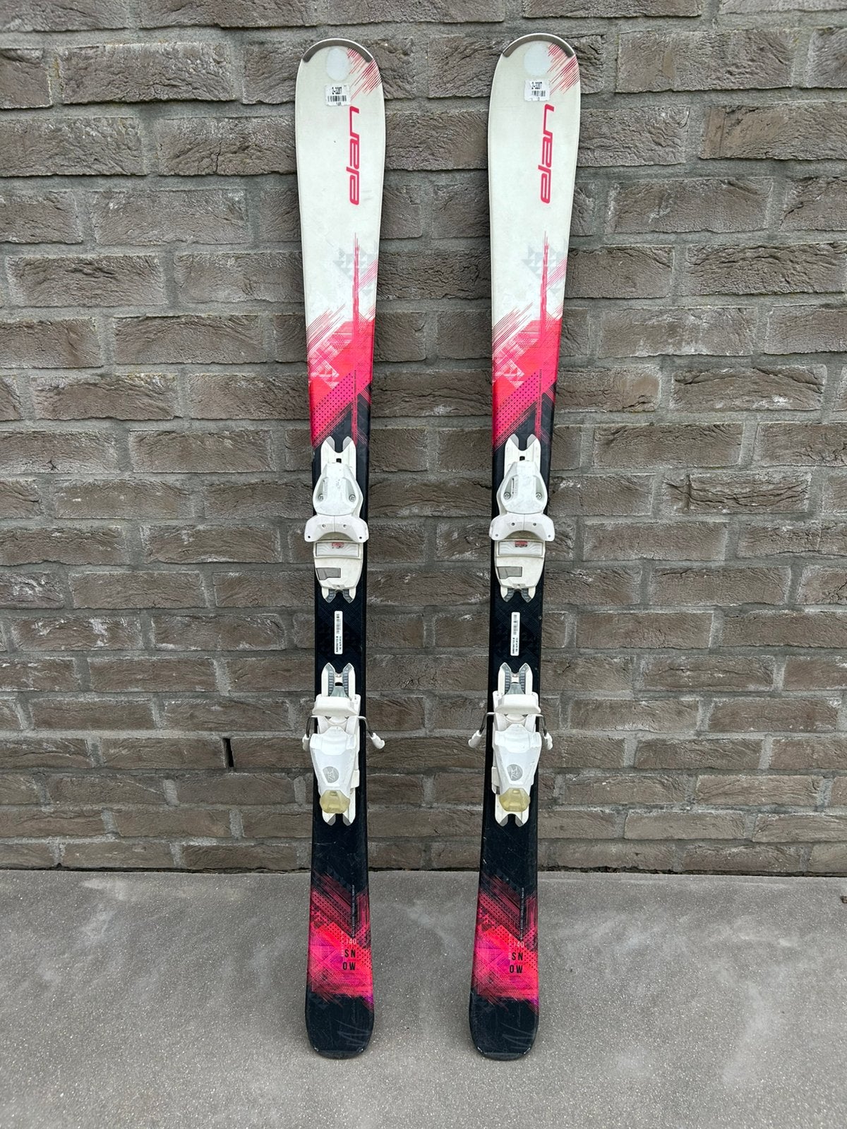 Ski Elan 140 cm en skistokken 105 cm, Sport en Fitness, Skiën en Langlaufen, 140 tot 160 cm, Gebruikt, Carve, Ophalen