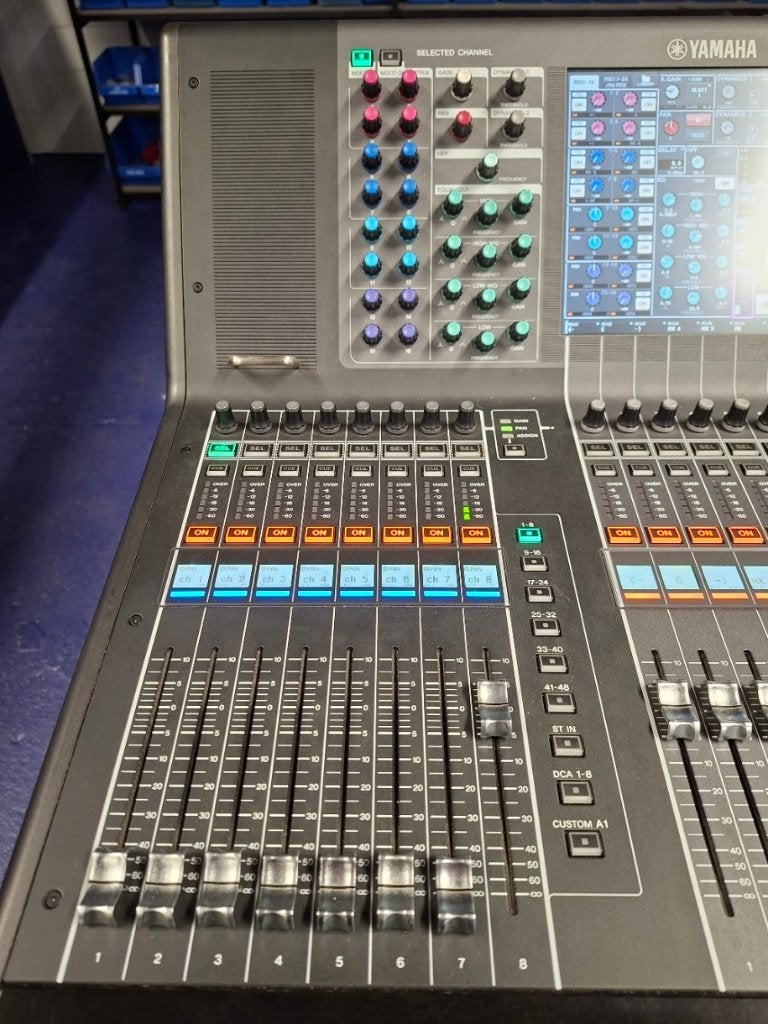 Console de mixage Yamaha CL1 avec rack 48/24, Enlèvement, Comme neuf, 20 canaux ou plus, Entrée micro