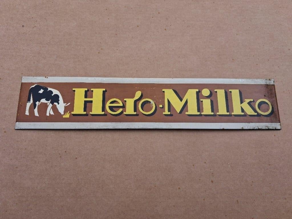 ancienne assiette en fer blanc HERO MILKA année 1953, Collections, Enlèvement ou Envoi, Comme neuf, Panneau publicitaire