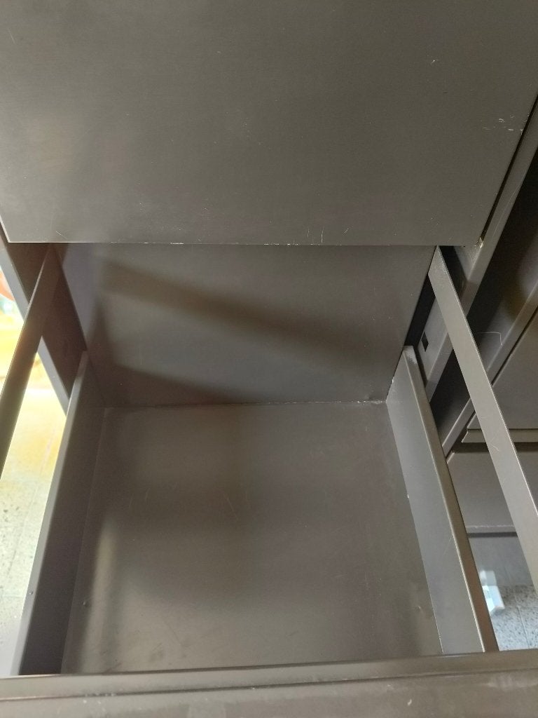2 placards, Enlèvement