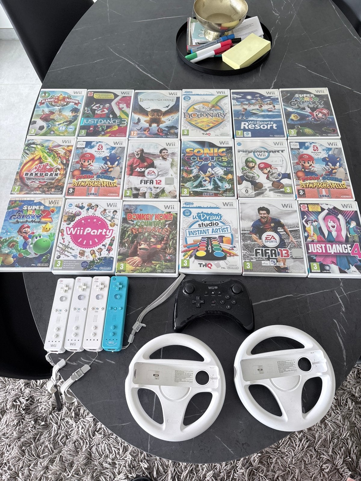 Nintendo Wii spellen + 4 originele Wii controllers, Games en Spelcomputers, Spelcomputers | Nintendo Wii, Zo goed als nieuw, Met 3 controllers of meer
