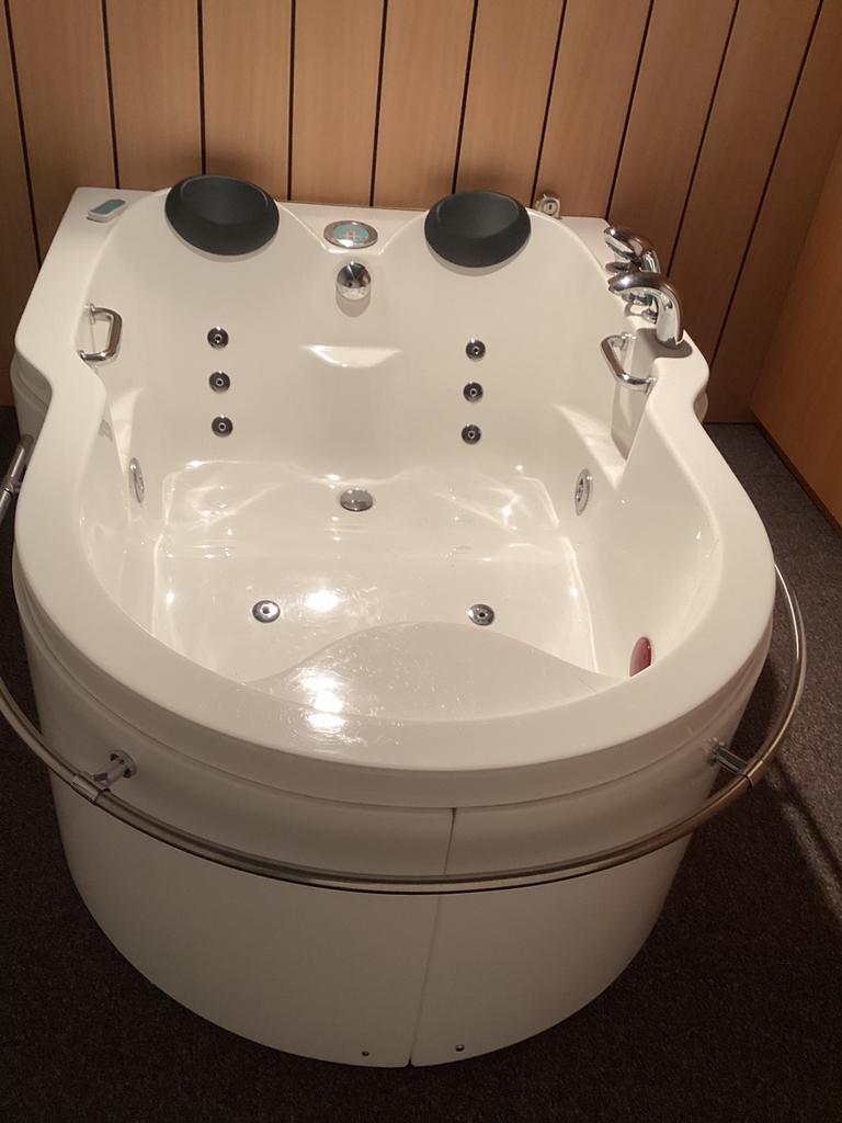 Bubbelbad., Tuin en Terras, Bubbelbaden en Hottubs, Ophalen, Zo goed als nieuw, Vast