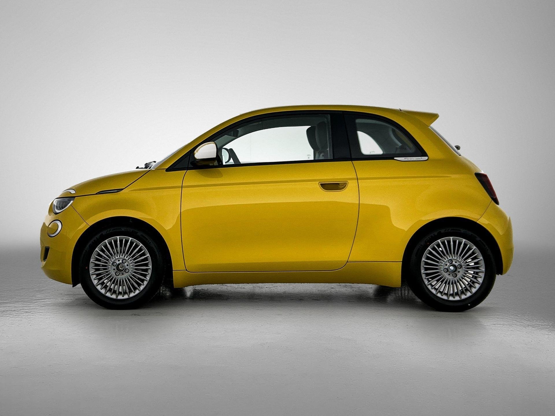 Fiat 500 1.0 Hybrid 48kW Torino //NRM Demo, Voorwielaandrijving, 4 zetels, Stof, Zwart