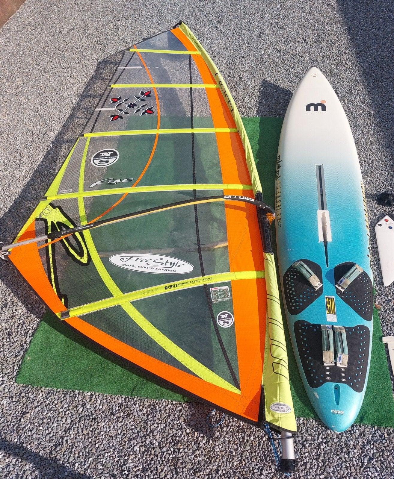 Windsurfplank Mistral Evolution 149 l compleet, zwaard, zeil, Ophalen, Mistral, Gebruikt, 5 tot 6.5 m²