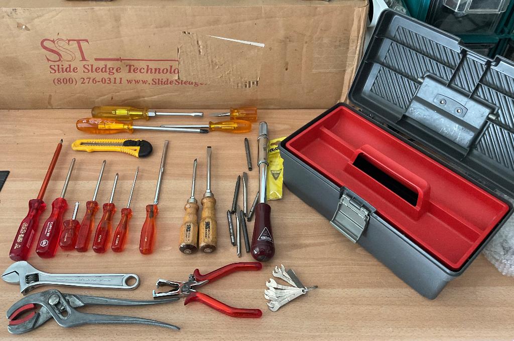 Outils à main divers: tournevis pince entonnoir, Enlèvement, Utilisé