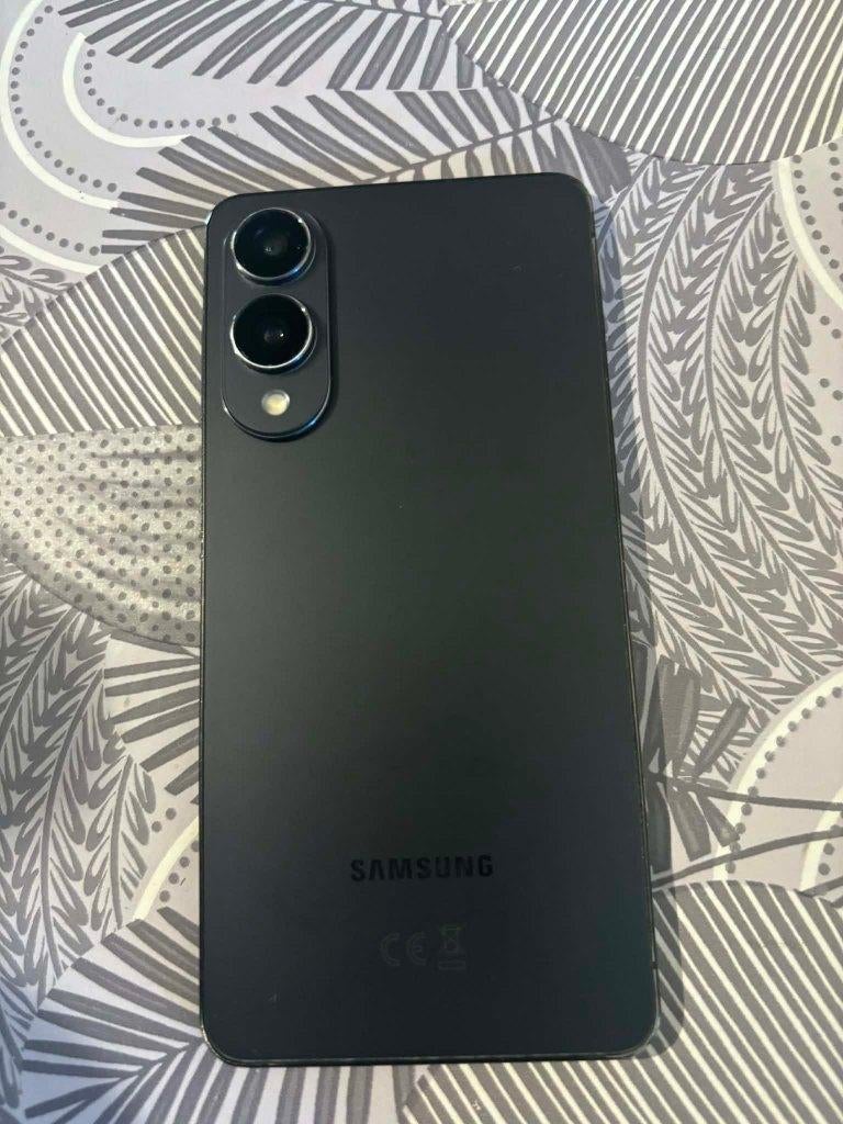 S225 EDGE, Avec abonnement, 10 mégapixels ou plus, Galaxy S24, Comme neuf