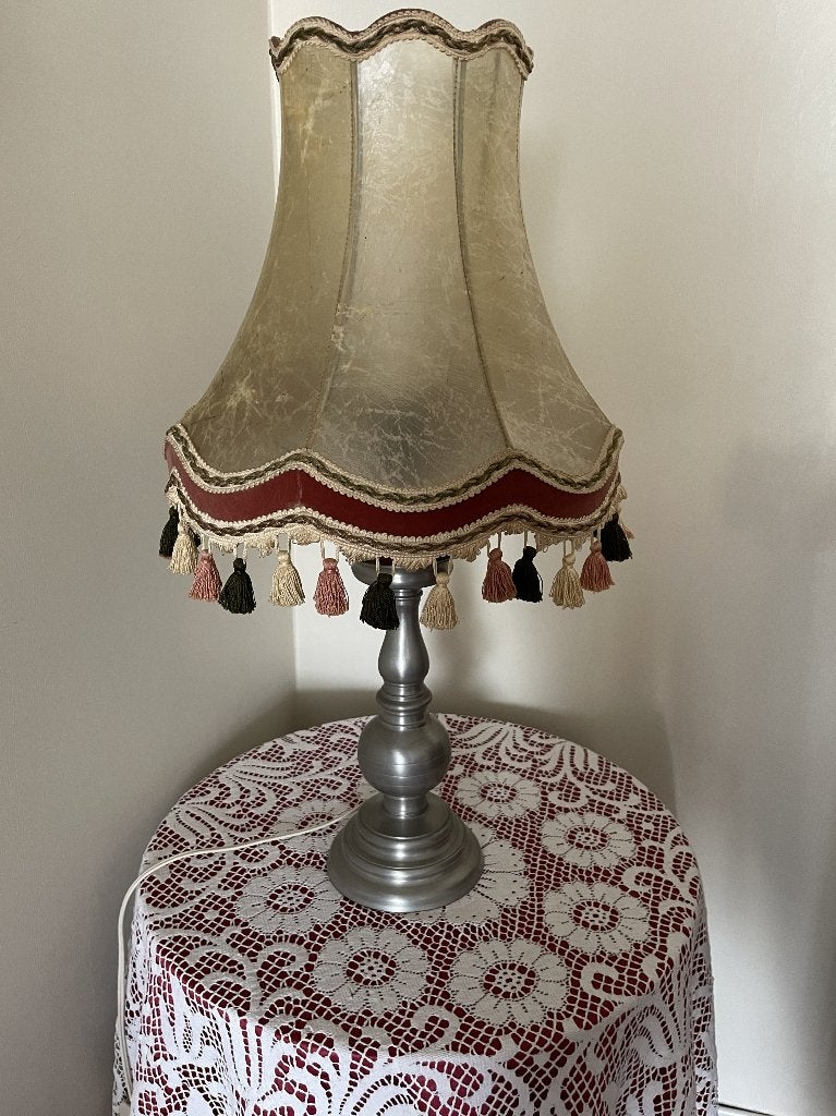 tinnen lampadaire met lampenkap in varkensblaas, Ophalen