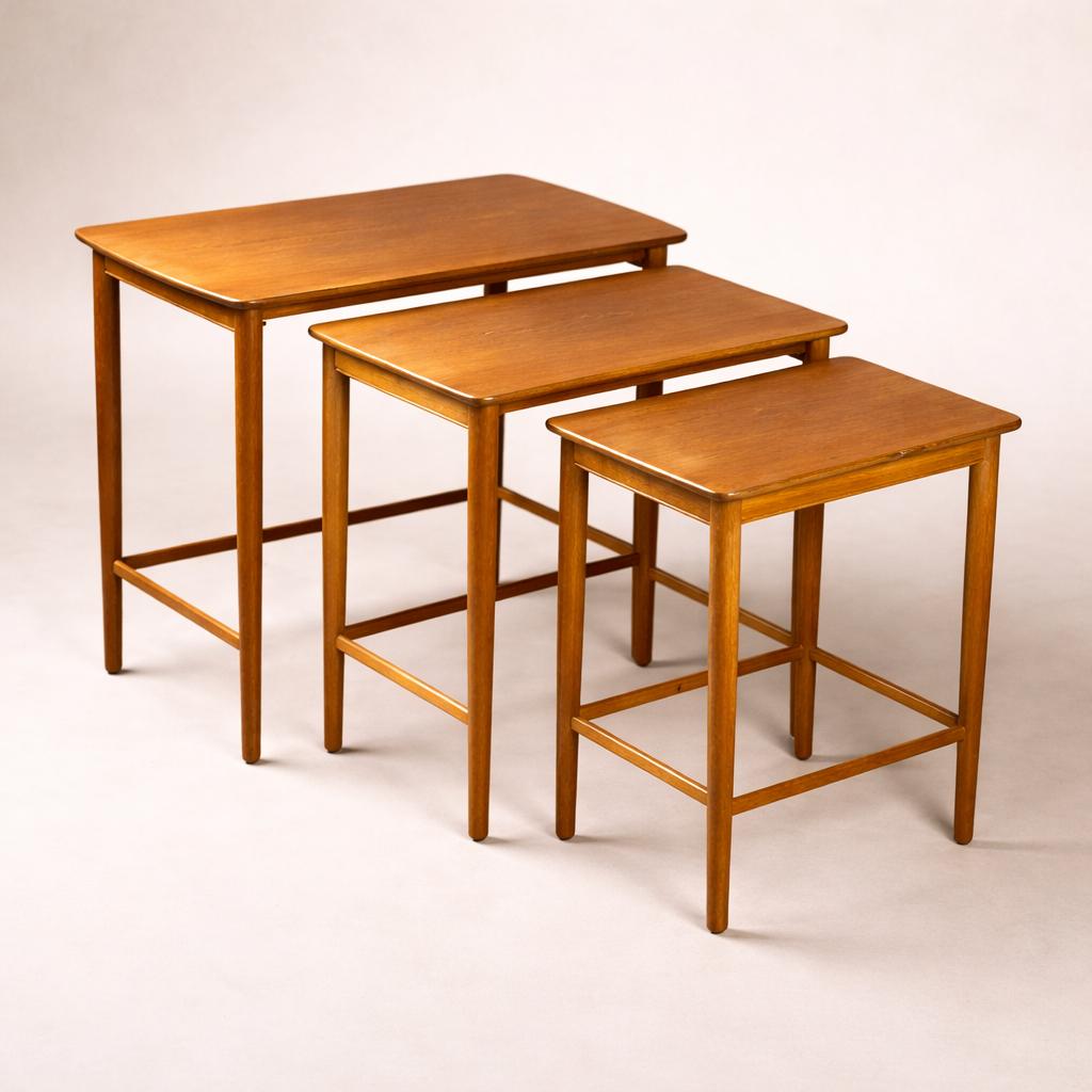 Prachtige set mid century nesting tables - teak, Maison & Meubles, Tables | Tables d'appoint, Utilisé, Rectangulaire, Enlèvement