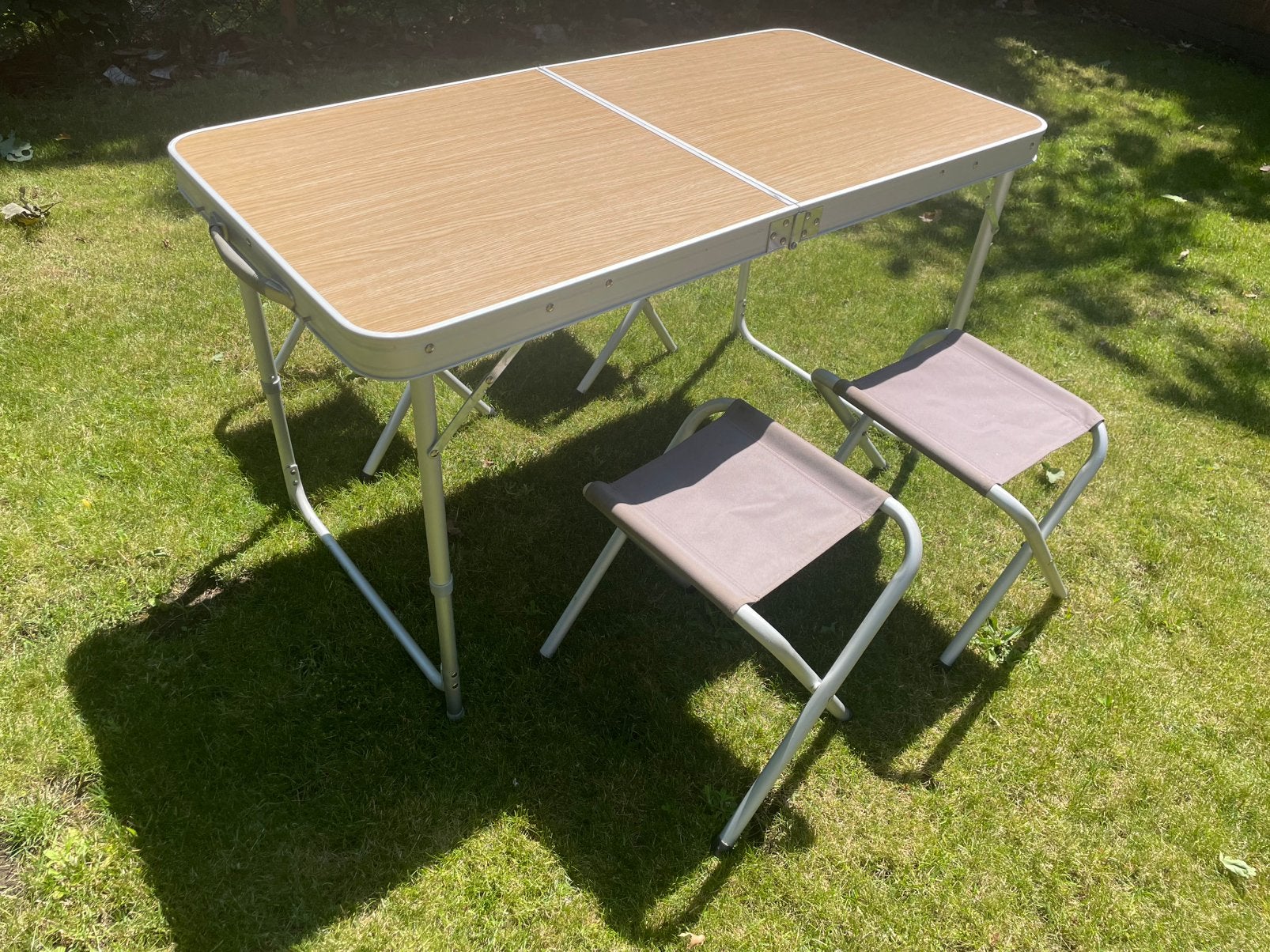Kampeertafel met 4 zitkrukjes, Caravans en Kamperen, Ophalen, Zo goed als nieuw