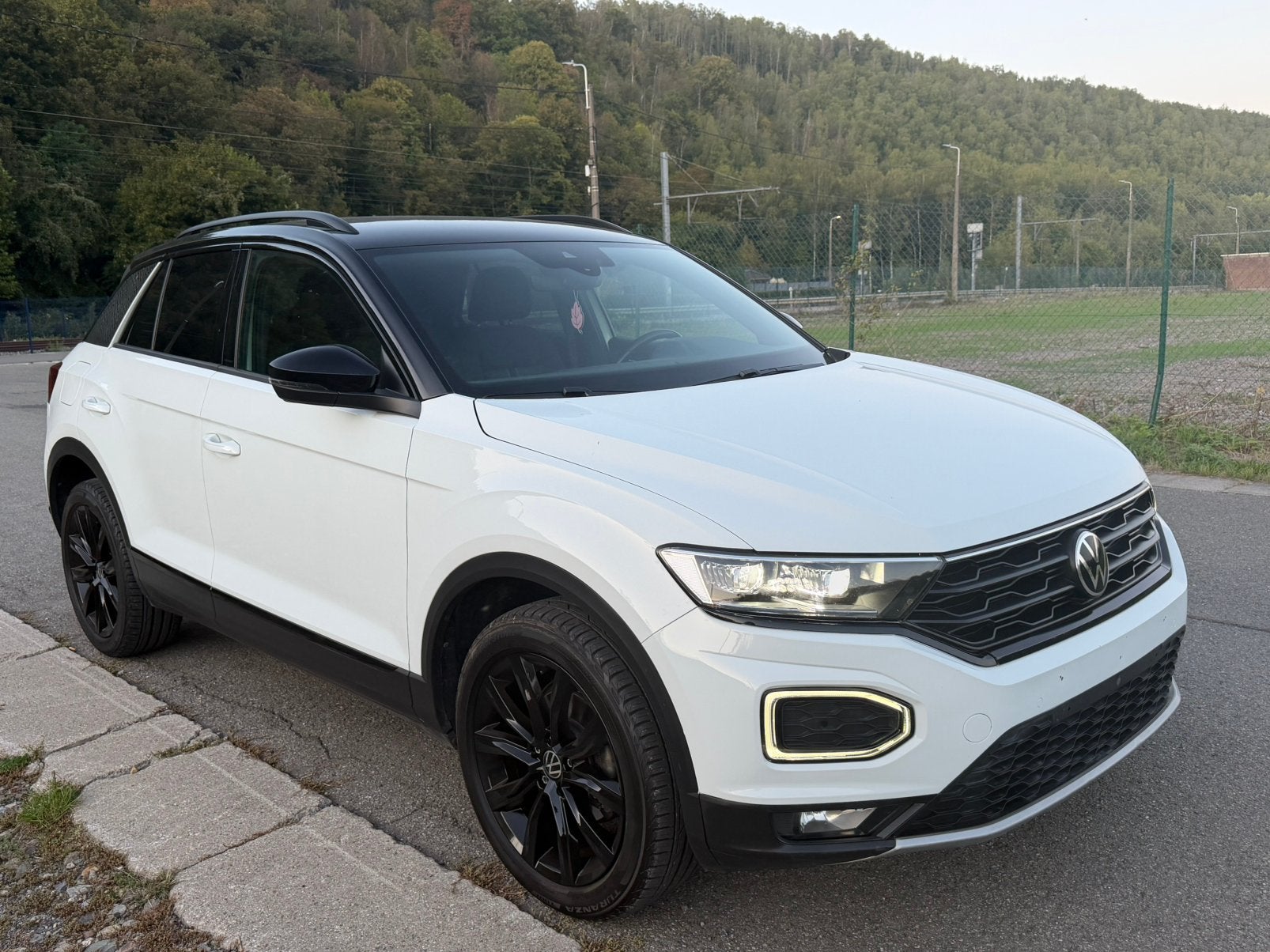 Volkswagen T-Roc 1.0Essence 2022 52.000km, Autos, Achat, Euro 6, Boîte manuelle, Noir
