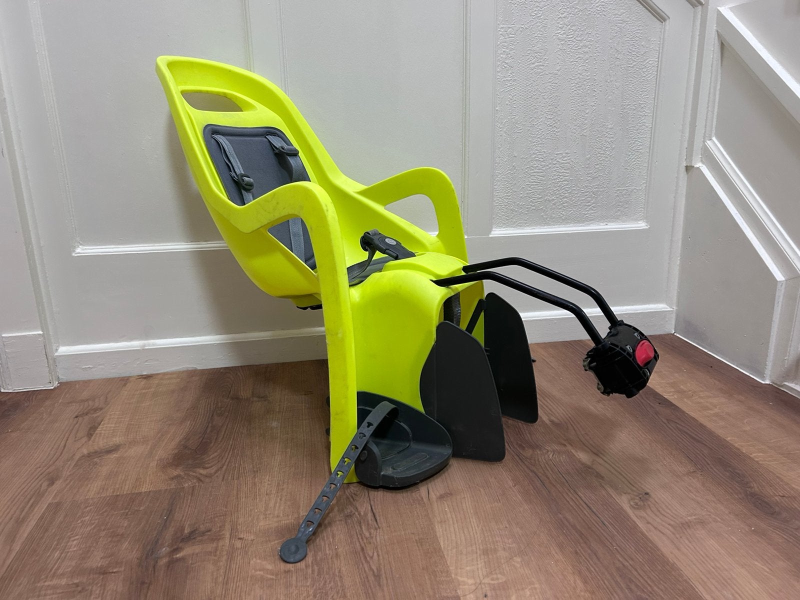 Siège vélo enfant arrière – avec harnais et repose-pieds, Enlèvement, Utilisé, Repose-pieds