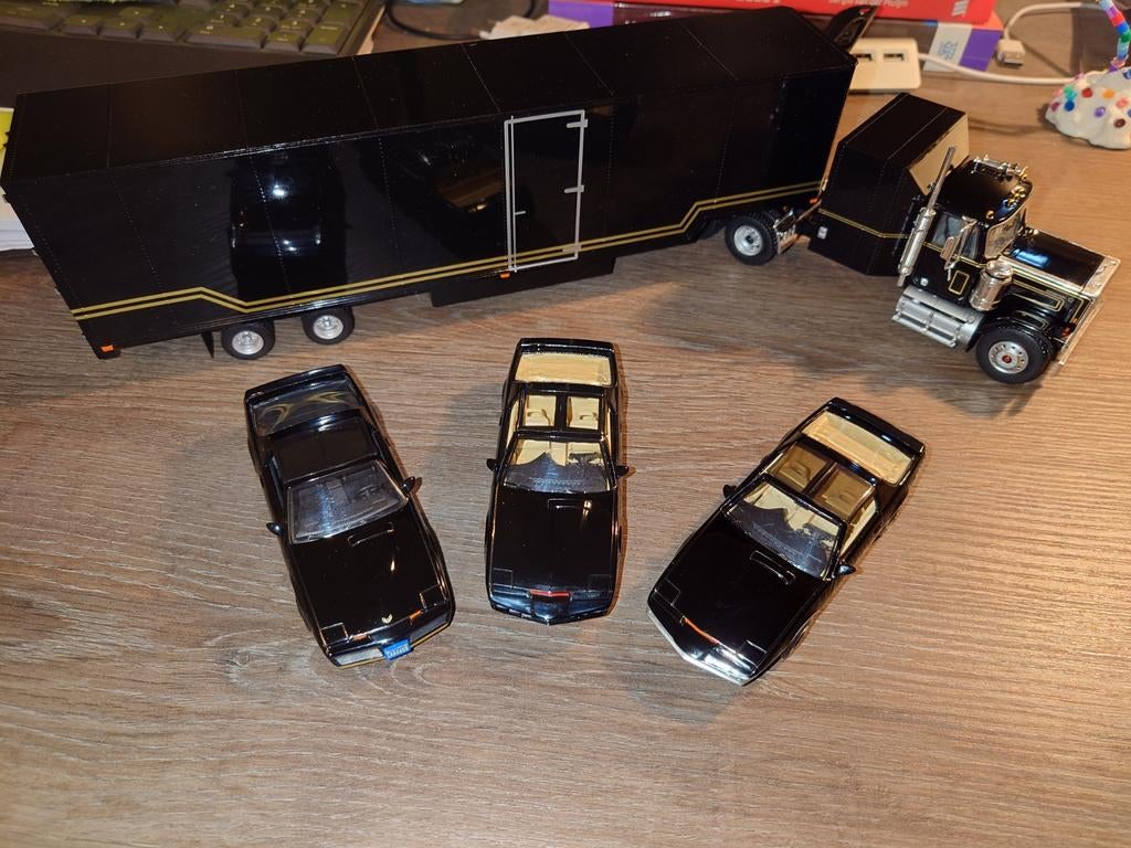 Knight Rider set 1:43, Hobby en Vrije tijd, Modelauto's | 1:43, Ophalen of Verzenden, Nieuw, Bus of Vrachtwagen, Overige merken