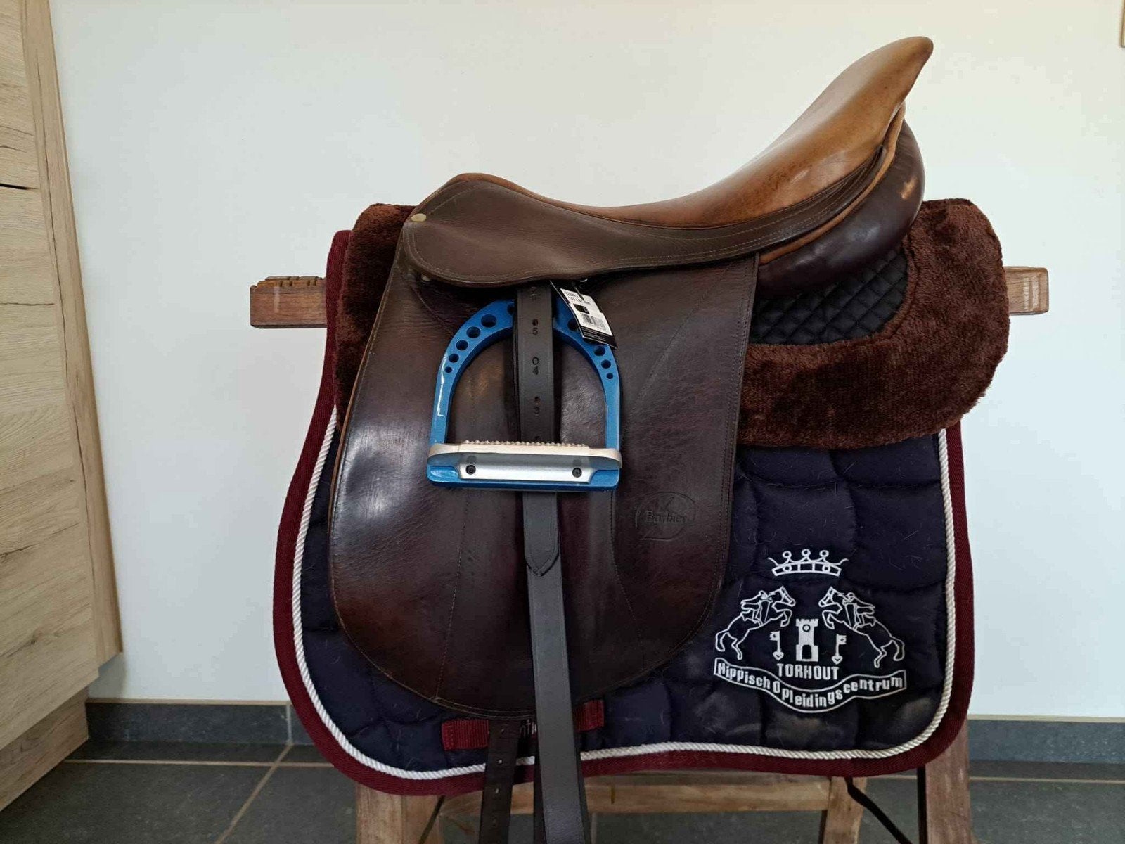 Selle dressage Monoquartier, Enlèvement, Dressage