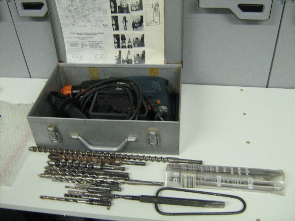 AEG-PNEUMATIC 2000-2/520W- BOOR EN BREEKHAMER MET VEEL BOREN, Doe-het-zelf en Bouw, Gereedschap | Boormachines, Gebruikt, Boor- en/of Breekhamer