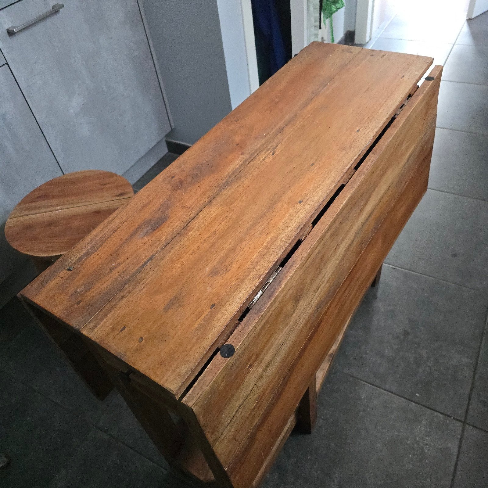 Table interieure pliante + 1 tabouret, Enlèvement