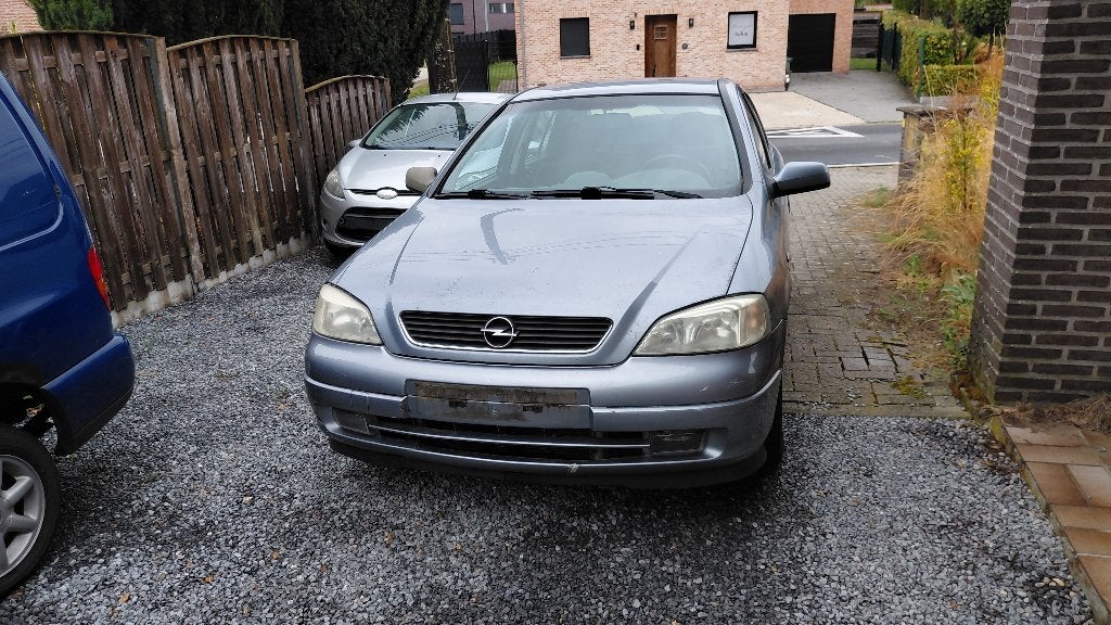 astra 1.8 automaat, Auto's, 4 deurs, Stof, Zwart, 4 cilinders