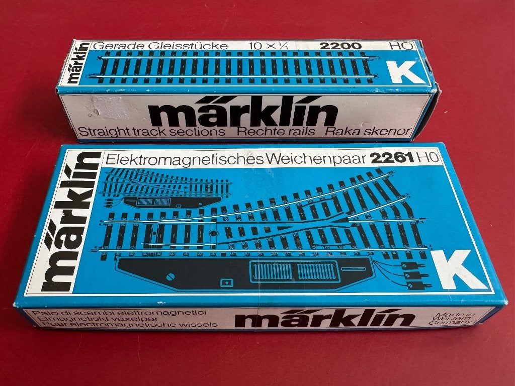 MARKLIN - 10 voies droites et 2 commutateurs (nouveau), Enlèvement ou Envoi, Neuf, Rails, Märklin