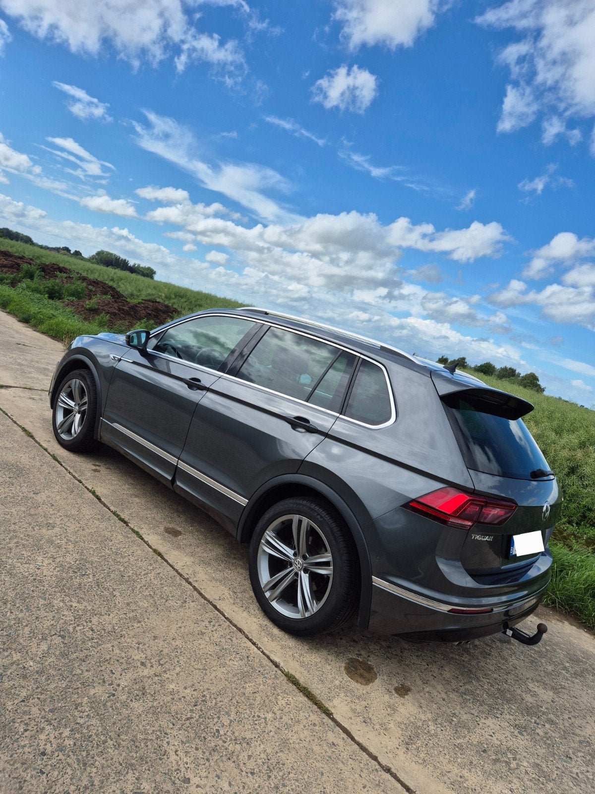 Volkswagen Tiguan R-Line 2.0 TDI, Autos, Cuir, Argent ou Gris, Achat, Entretenue par le concessionnaire