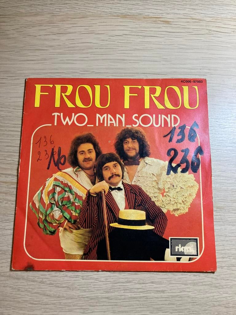 Two man  sound - frou frou, Cd's en Dvd's, Ophalen, Zo goed als nieuw