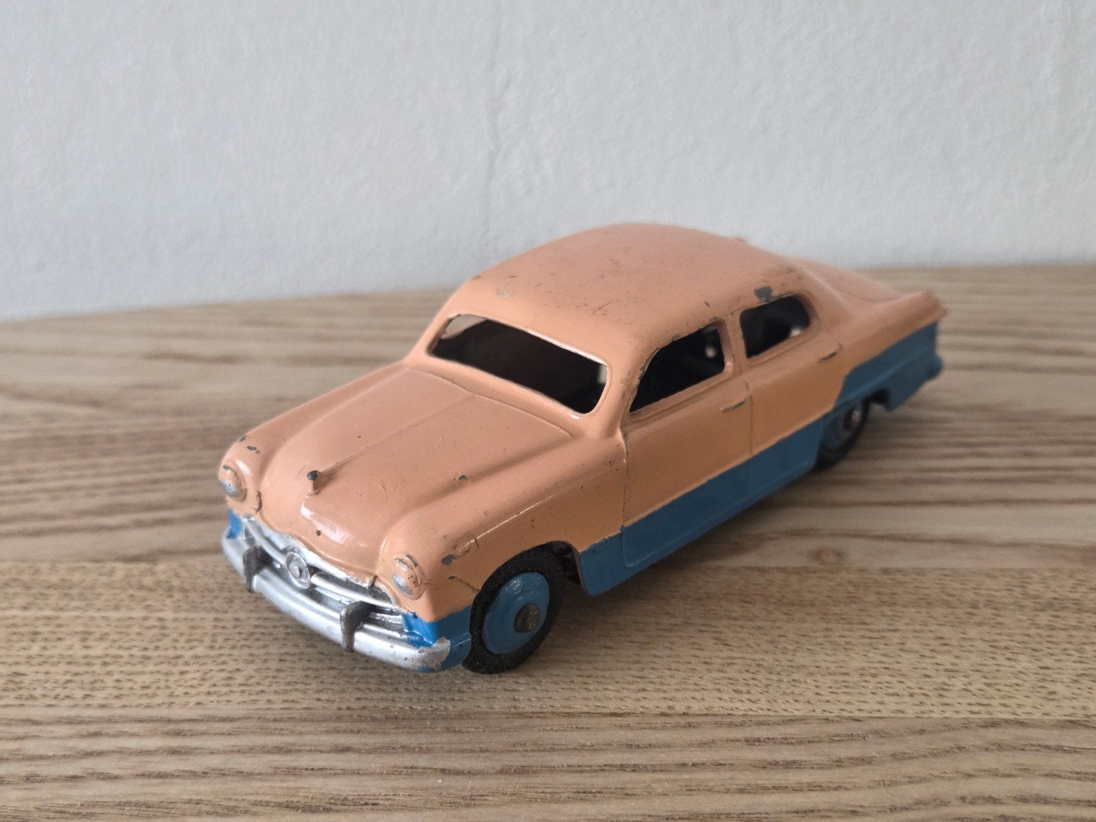 Dinky toys 170 Ford Fordor Sedan, Hobby en Vrije tijd, Ophalen of Verzenden, Zo goed als nieuw, Auto, Dinky Toys