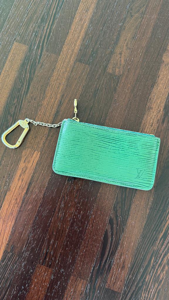 Louis Vuitton Pochette Cles groen Epi Leather, Handtassen en Accessoires, Tassen | Damestassen, Ophalen of Verzenden, Gebruikt