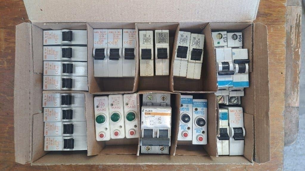Fusibles automatiques 4 €, Enlèvement, Comme neuf