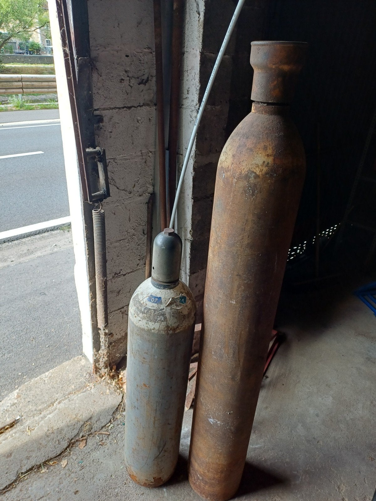 2 bonbonnes d'oxygène, Enlèvement