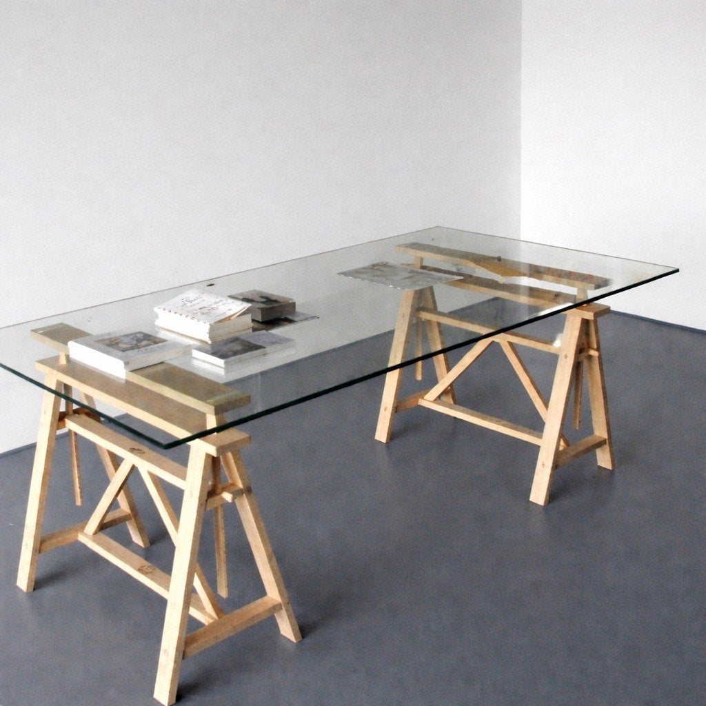 Table Magis Teatro, bureau, tréteaux en bois, plateau verre, Maison & Meubles, Tables | Tables à manger, Comme neuf, 50 à 100 cm