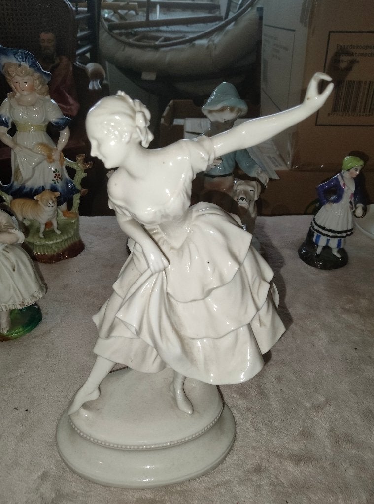 Ancienne statuette porcelaine blanche danseuse, Enlèvement ou Envoi