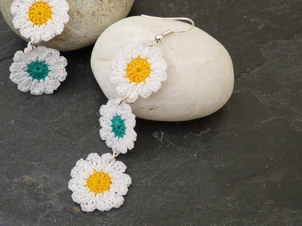 Boucles d'oreilles fleurs d'été au crochet, Bijoux, Sacs & Beauté, Boucles d'oreilles, Neuf, Enlèvement ou Envoi, Autres couleurs